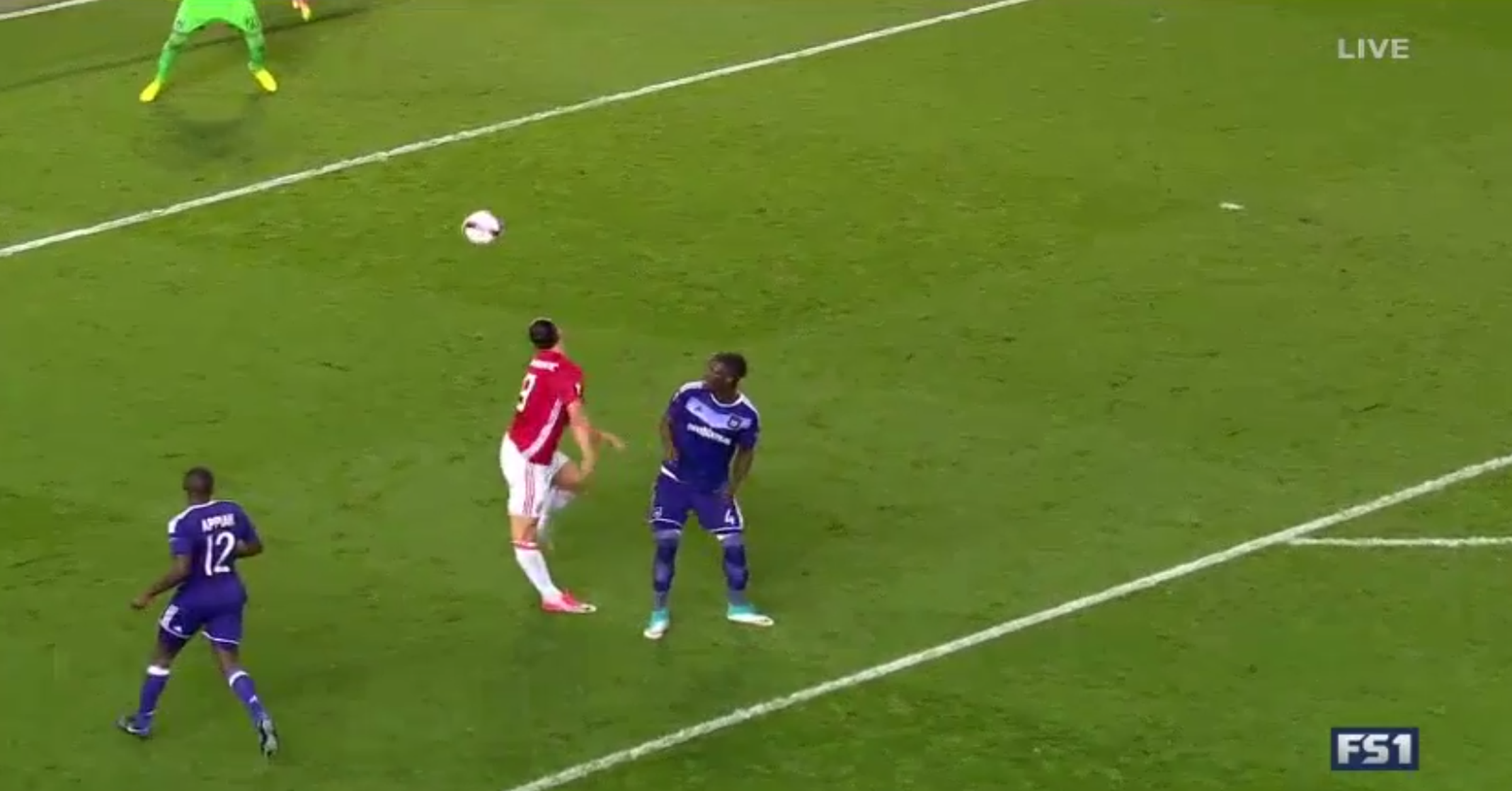 WATCH: Ibrahimovic's Knee Bends A Way It Really Shouldn't And It Doesn ...