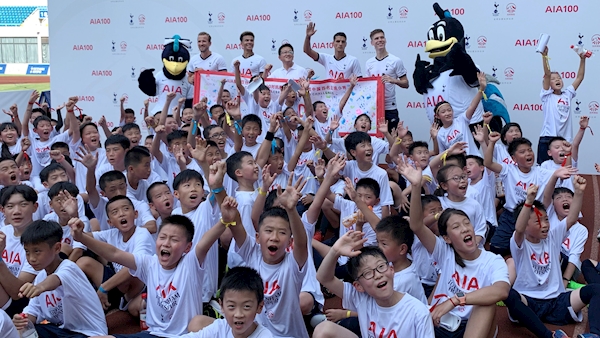 Spurs trio take on 100 local children in Shanghai heat