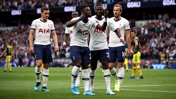 Ten-man Tottenham hold off Saints to prove their team spirit with win