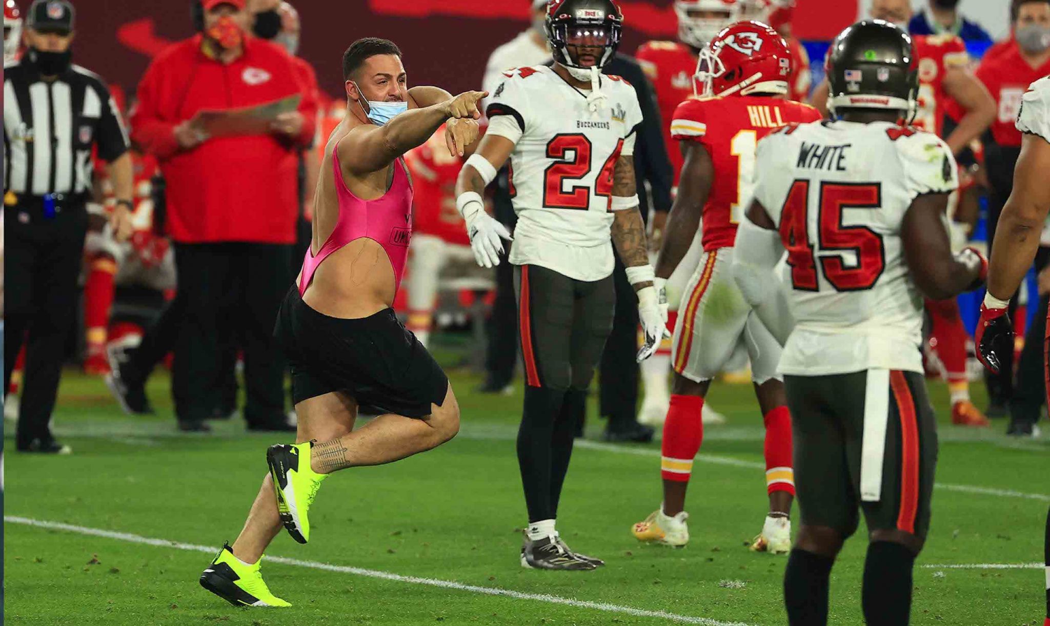 Super Bowl streaker claims he won $374,000 for streaking bet