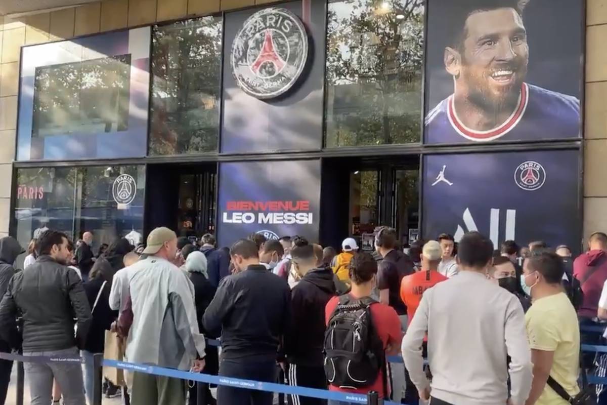 flauw Brandewijn Diploma Messi news: PSG fans queue in their masses outside club store to get shirt