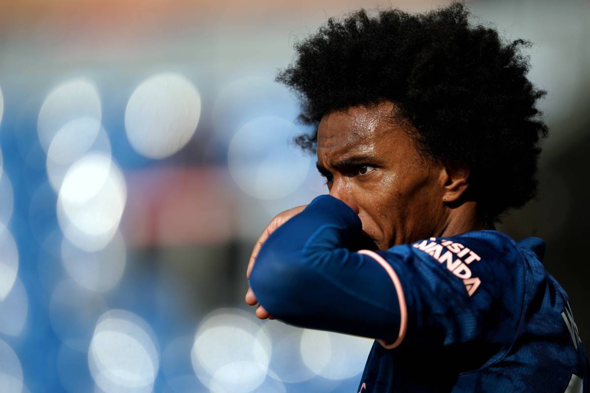 Willian reacts during an Arsenal match