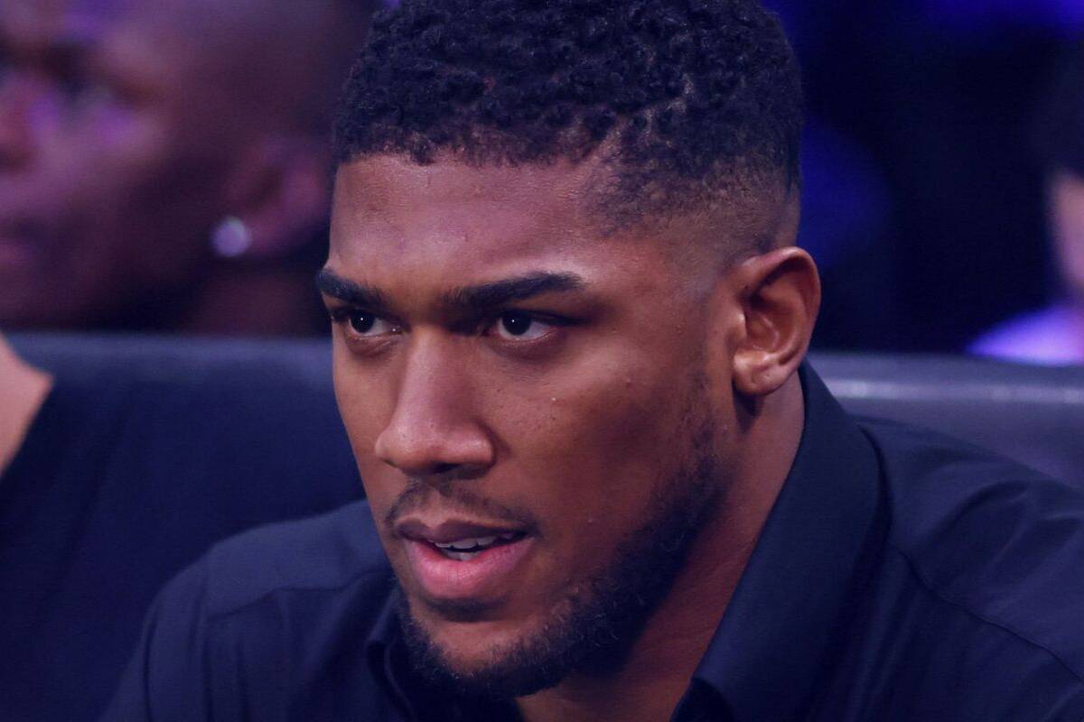 Anthony Joshua comments on two possible opponents for interim fight