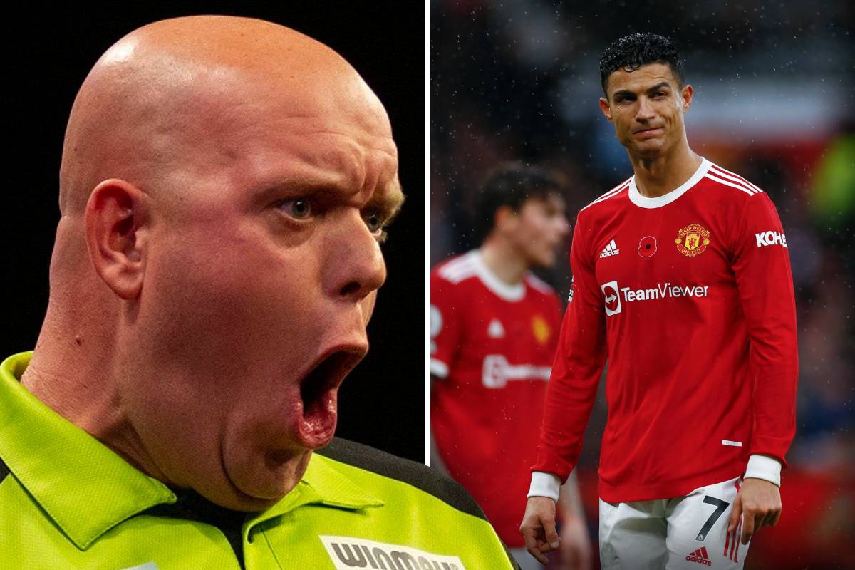 Michael van Gerwen takes the mick out of Manchester United