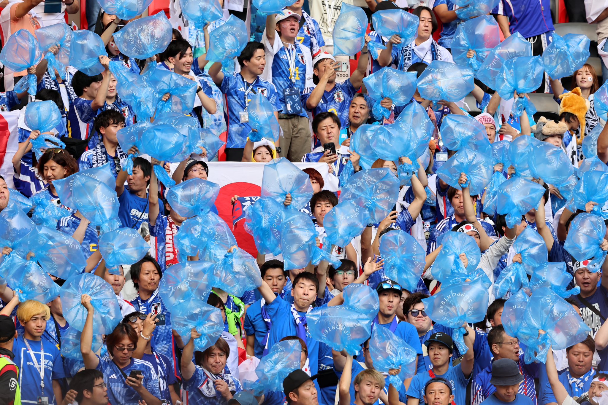 Japan fans. Японские болельщики.