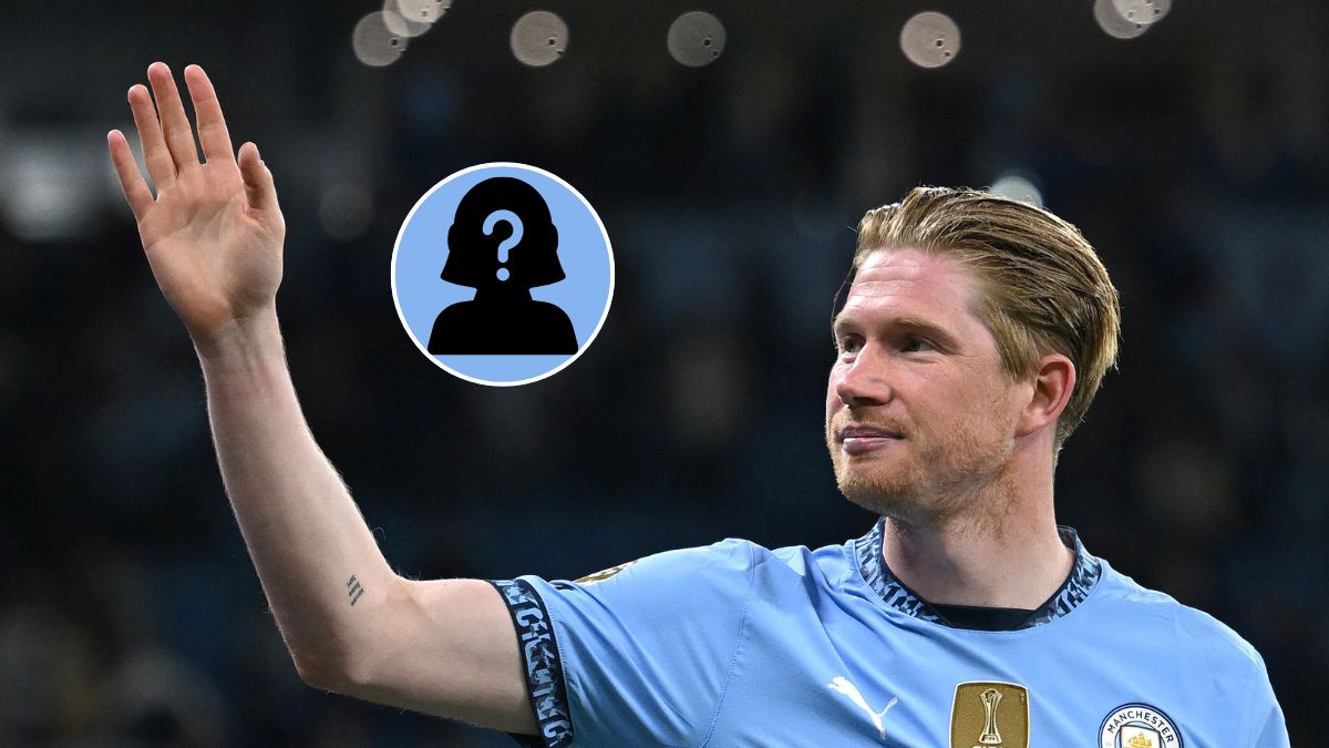 Kevin de Bruyne waves to the Man City fans